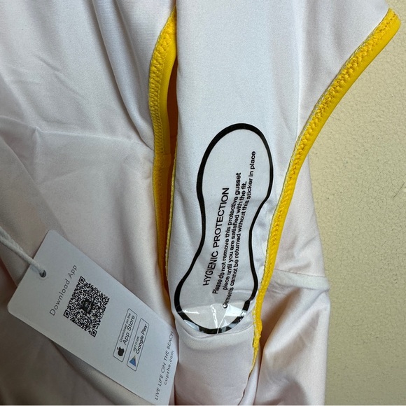 Cupshe Bright Yellow One-Piece Swimsuit NWT Retro Blue Button Cheeky Size XXL - Picture 13 of 16